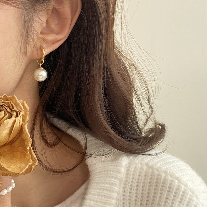 Elegant Pearls Drop Earrings – 18K Gold Plated