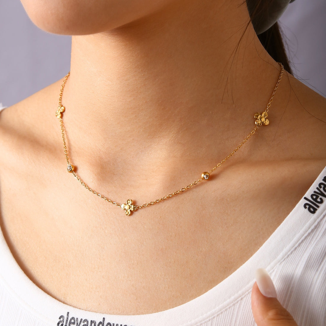Daisy Flower Necklace – 18K Gold Plated