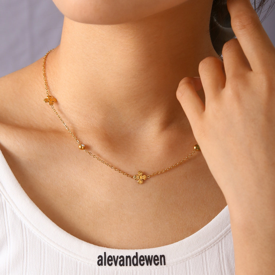 Daisy Flower Necklace – 18K Gold Plated