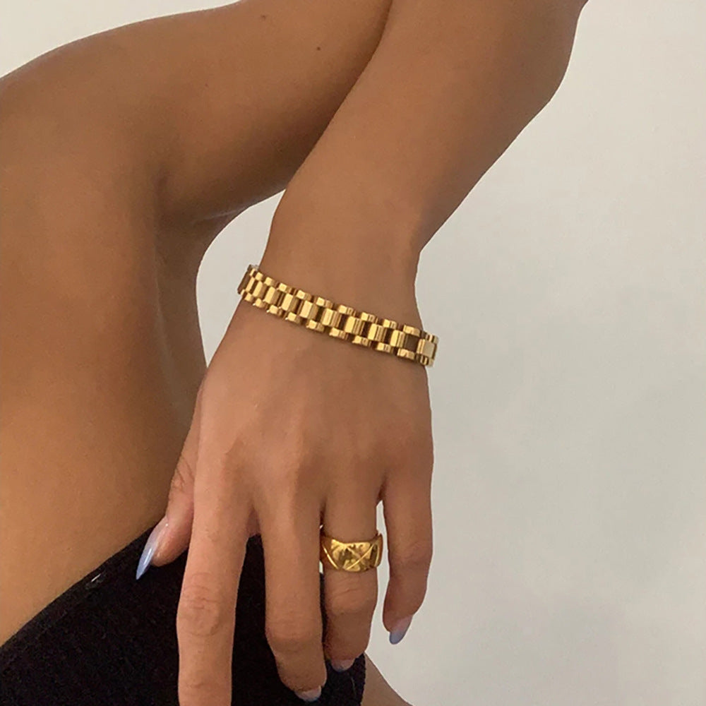 Elegant Watchlink Bracelet – 18K Gold Plated