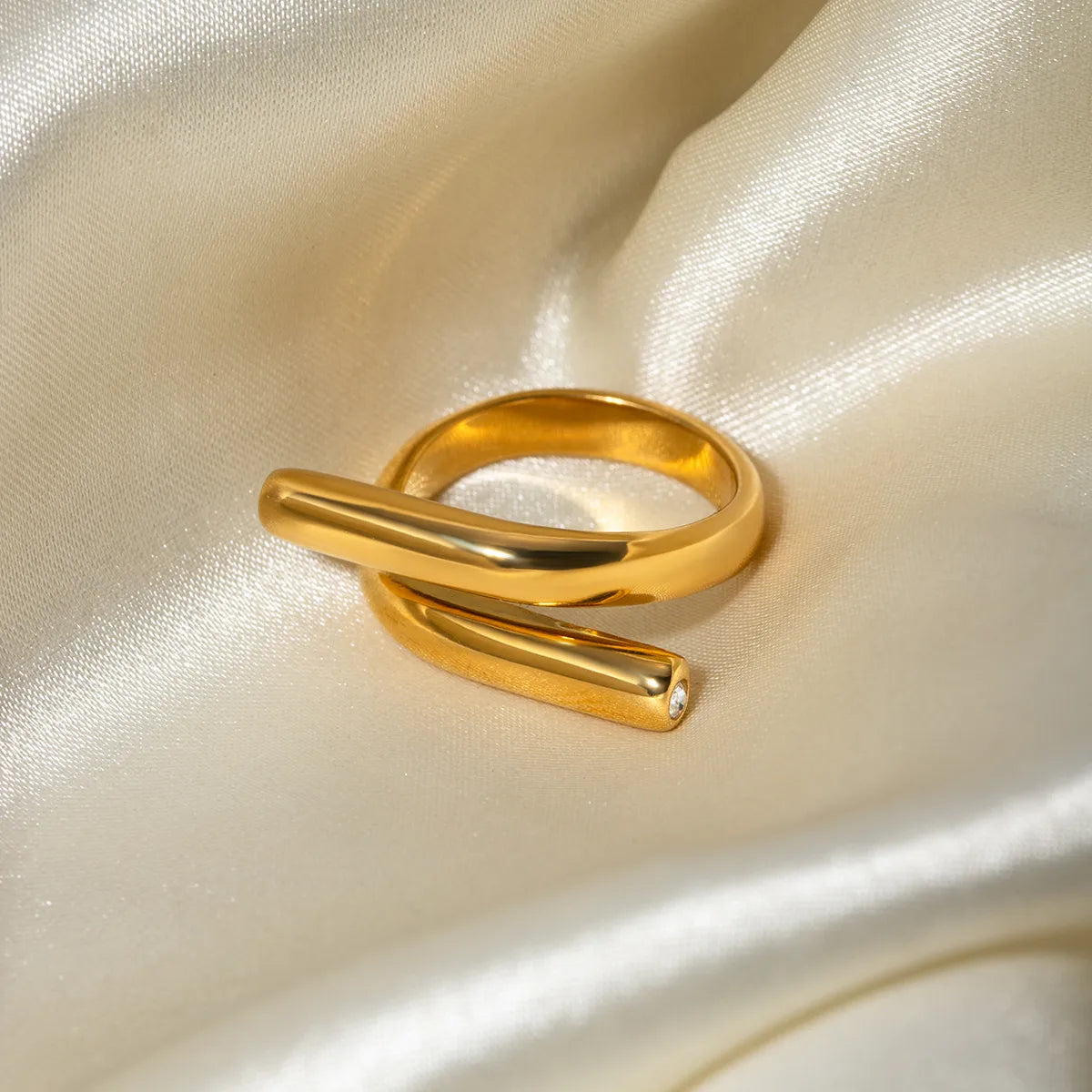 Classic IG-Style Irregular Geometry Ring – 18K Gold Plated