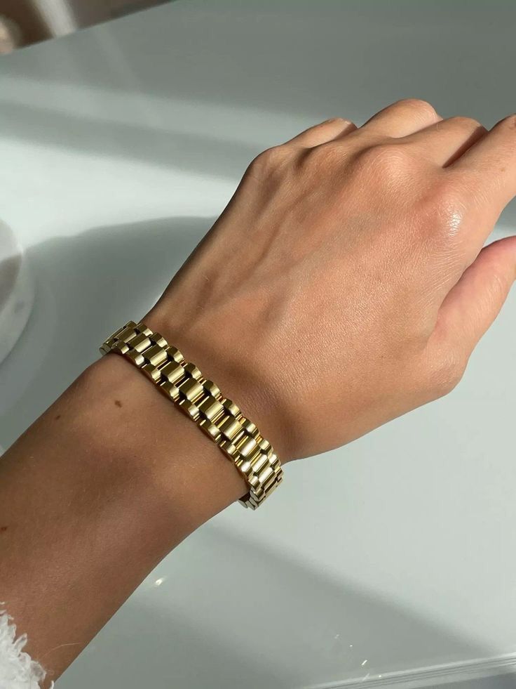 Elegant Watchlink Bracelet – 18K Gold Plated